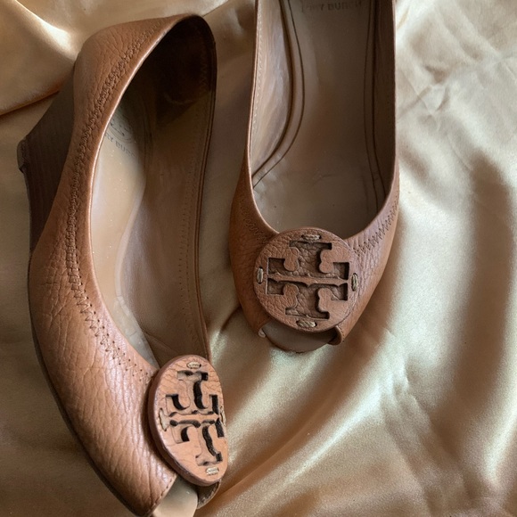 Purchased from another Posher! Small defect on right heel. Can be fixed easy - Picture 5 of 5